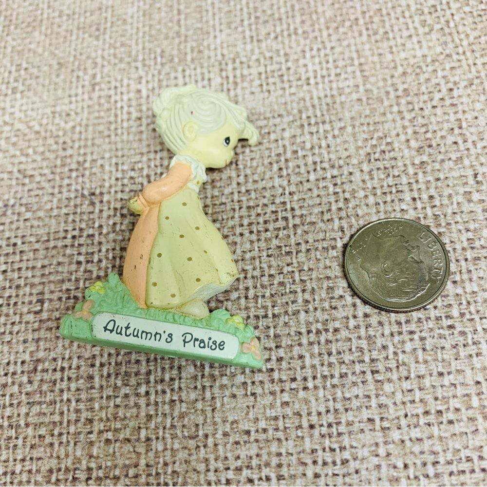 VTG‎ Precious Moments Autumns Praise Pin